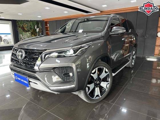 TOYOTA HILUX SW4 2.8 D-4D TURBO DIESEL SRX 7L 4X4 AUTOMÁTICO